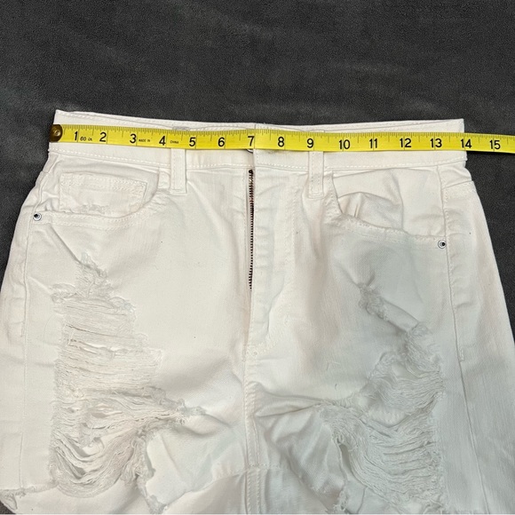 Sneak Peek White Distressed Raw Hem Shorts Size S - Picture 3 of 11